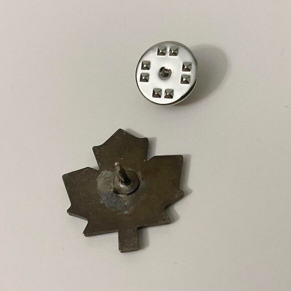 Toronto Maple Leafs Pin NHL Hockey Pinback - Picture 7 of 8